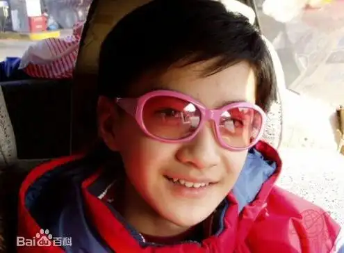 2004年,李瑞被发掘出演红遍大街小巷的《快乐星球》,这部电视剧在当时