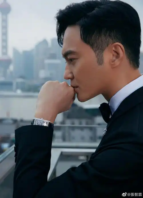 张智霖晒与老婆甜蜜同框照 袁咏仪白色长裙优雅大气|张智霖|袁咏仪