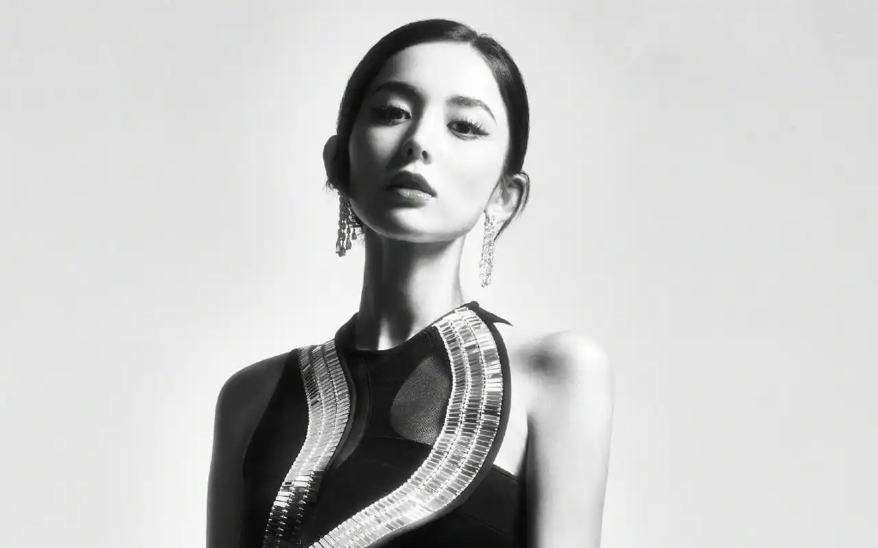 古力娜扎黑白质感写真大片桌面壁纸