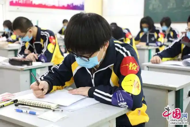 河北衡水二中首批返校学生开启久违的校园生活