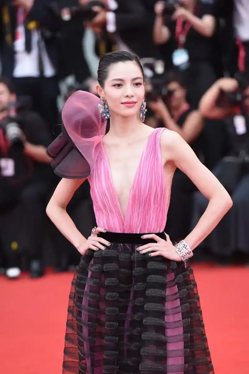 萧敬腾撞脸钟楚曦,二人神似兄妹