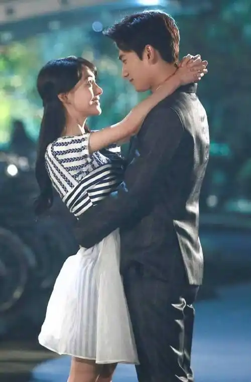 郑爽出道后谈了三个男朋友,但大家更想让她和杨洋在一起啊!