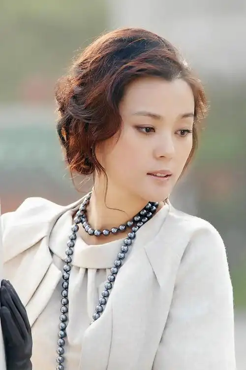 唐家老大的媳妇,《雪地娘子军》饰王凤改,《小男人遇上大女人》饰何眉