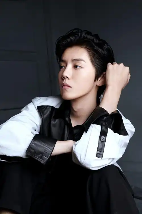 鹿晗黑白狼奔造型写真图片24