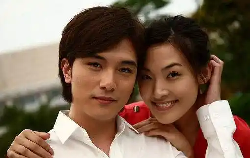 原创邱泽和唐嫣曾有过恋情后来爱上了62岁的陈美凤这对母子恋绝了