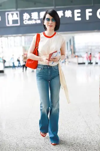 俞飞鸿这裤子够紧了,还提这么高,网友:看着都难受