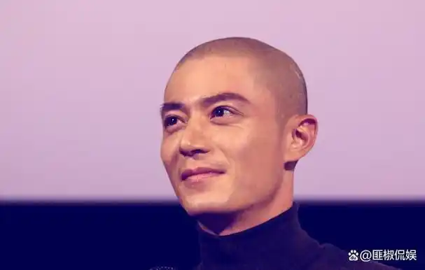 陈晓久违现身,这一次却以光头造型示人.