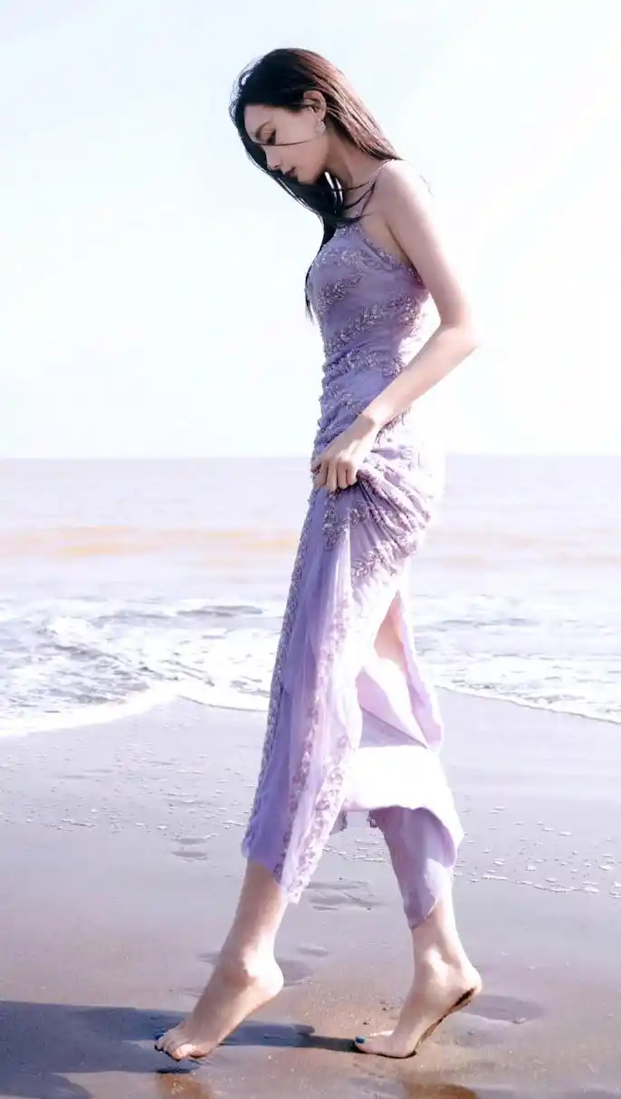 李一桐 676767[亲吻]肤白貌美大长腿,柳叶弯眉樱桃嘴[亲吻]