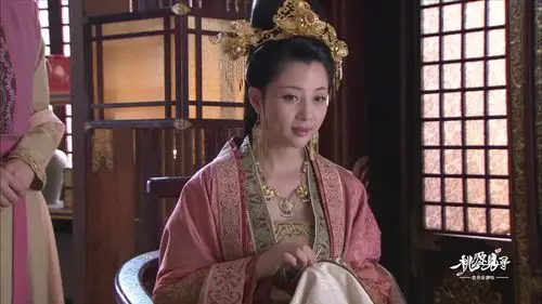 【殷桃】大宋传奇之赵匡胤 24 cut 片段 月虹亲自做衣服,薛凤娇暗暗