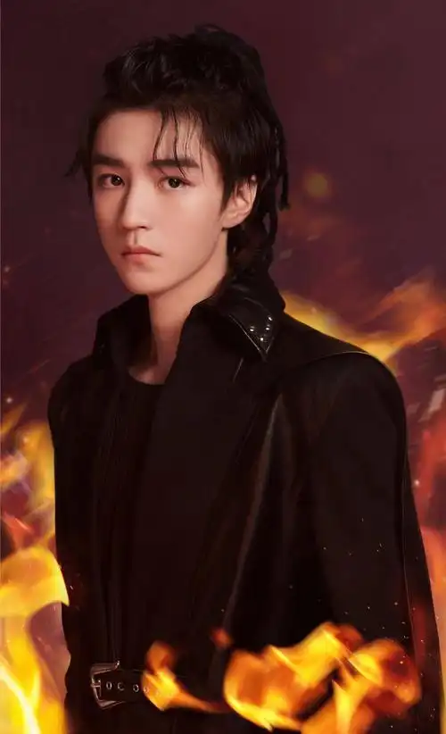 王俊凯七周年单人版写真来袭 目光坚定勇闯无畏