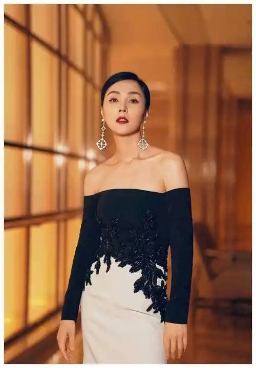 戏外守身50年,赤裸上阵不再,谁是这位没对下面的50岁女演员?