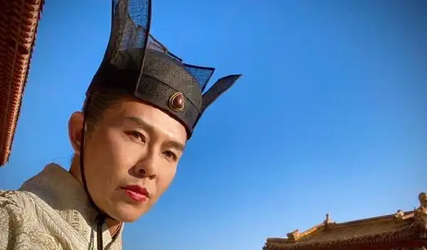 据笔者多年看古装剧的经验来说,一般这样扮相的角色,大多都是配角