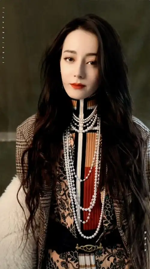 迪丽热巴秋冬男友感大片#迪丽热巴出色封面预告2021第十一刊封面