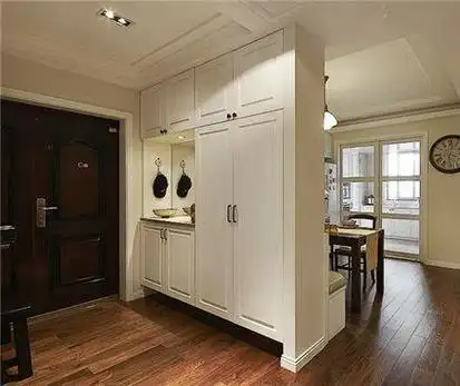 为了避免玄关地面全是鞋子,还有个重要的设计,就是在鞋柜底部留15-25