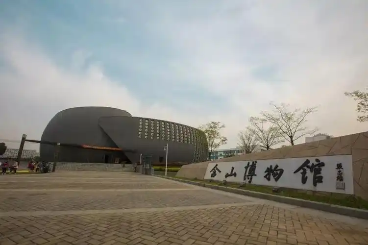 国家aaa级景区—含山博物馆毗临于风景秀美的的水景公园,由建筑主体