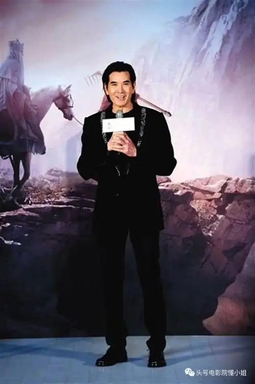 62岁费翔封神番位第一黄渤公开回应妲己保密仅露后背