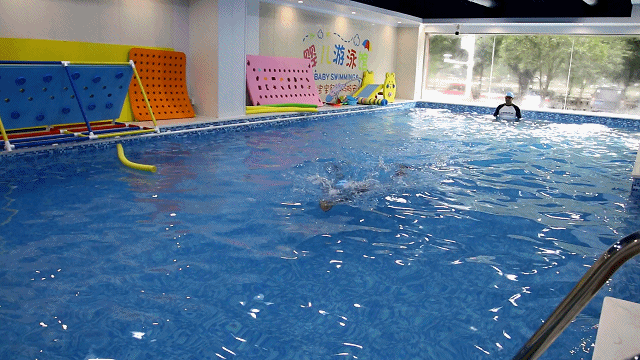 高大上绵竹这个开了8年的儿童大型室内游泳馆全新升级恒温泳池小儿