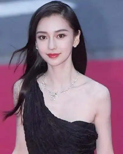 angelababy生图路透 修身长裙披外套笑容甜美