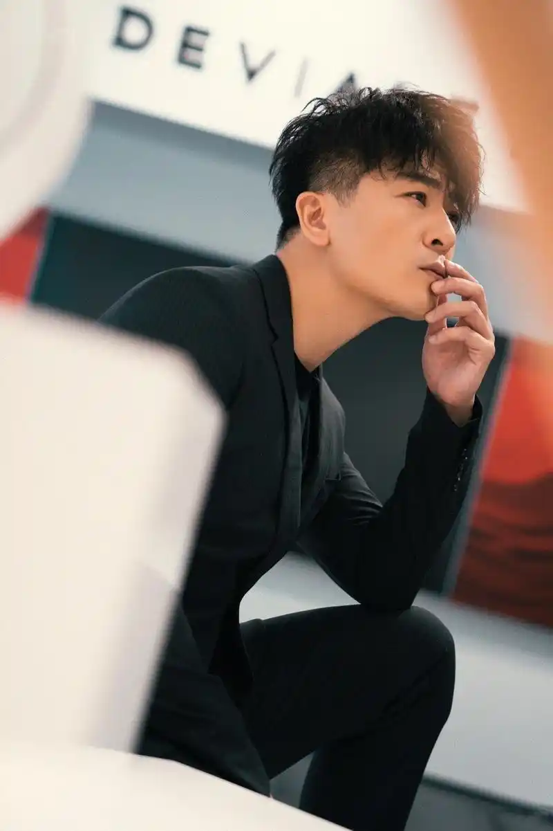 虽然有些贵,但从音箱到家,我真的一直听,喜欢低音