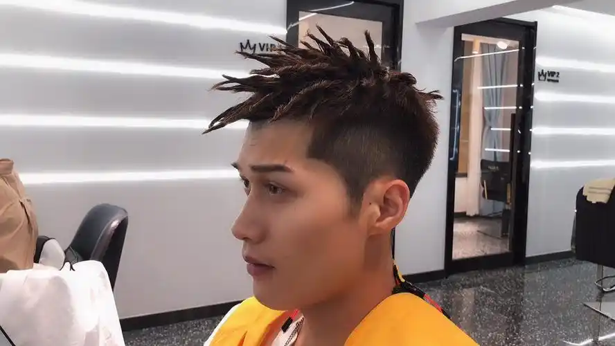 2020男生锡纸烫脏辫