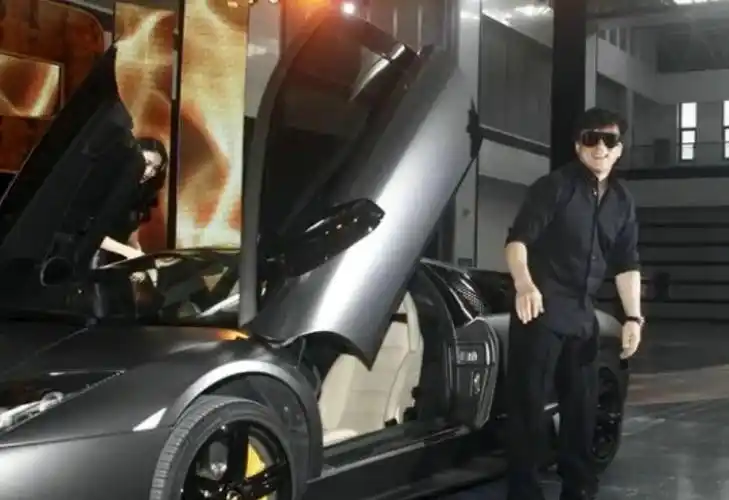 全球限量1辆的豪车成龙拥有好几款车库都装不下