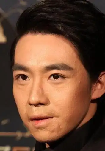 胡歌出车祸前后照片 整容后幸运保存一张俊脸(胡歌车祸前后照片) - 冷