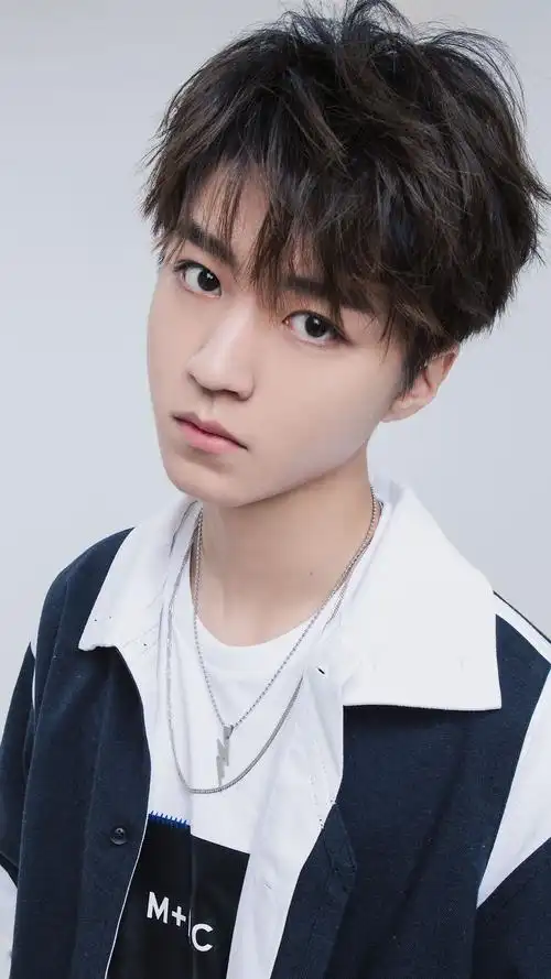 王俊凯帅气照片高清手机壁纸