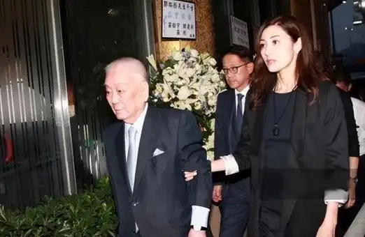 刘銮雄玩李嘉欣肉丸