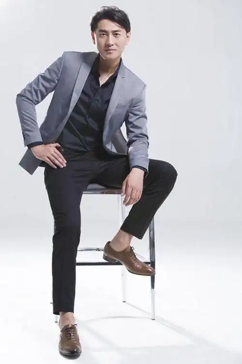 时尚年轻男子肖像