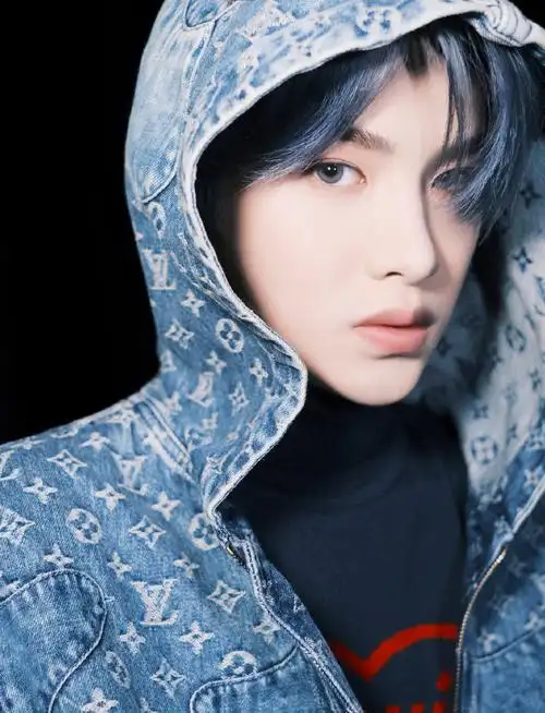 黄明昊秘境花园大片##黄明昊烟雾蓝发