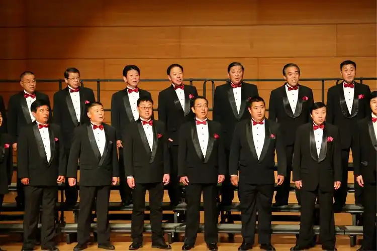 青岛职工男声合唱团唱响2017青岛第三届合唱节