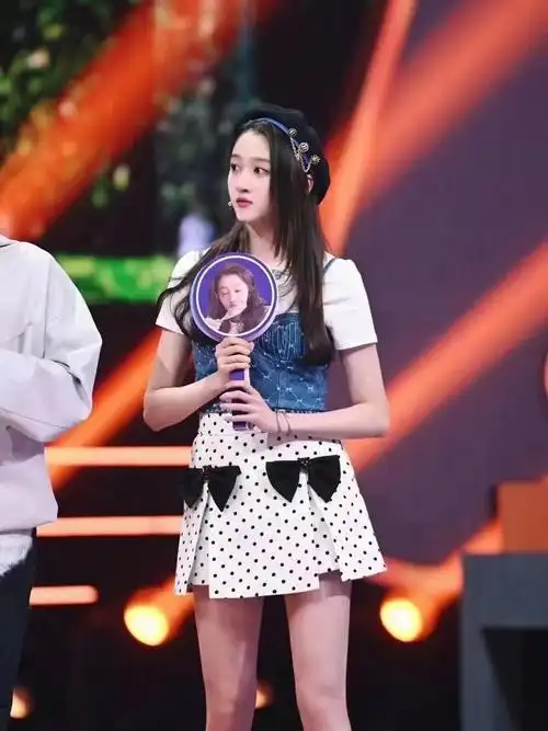 浙江卫视王牌对王牌关晓彤造型lefame