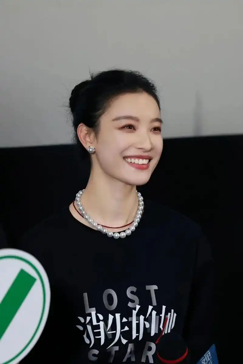 倪妮同款澳白维纳斯珍珠项链也太好看了 简简单单穿条t恤 搭配一条澳