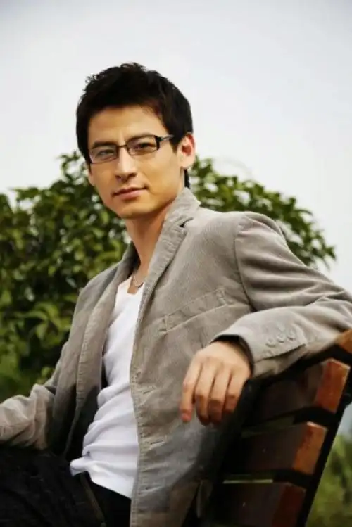 钱永辰电视剧(钱泳辰:与妻子吕一一见钟情,结婚多年虽然没孩子但依旧