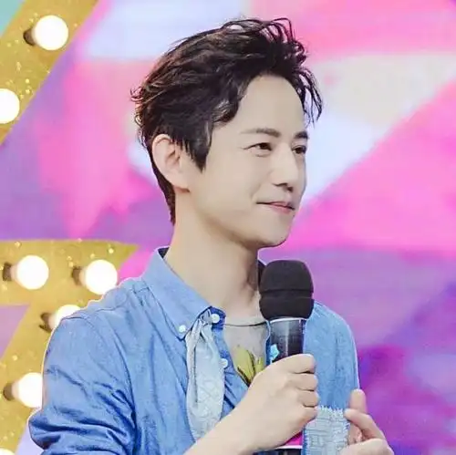 八卦闪光灯20年快乐大本营何炅照片对比还是很年轻的