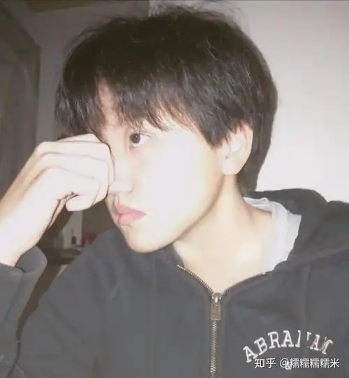 有哪些适合女生剪的男生发型? - 知乎