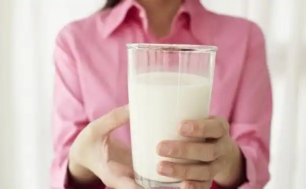 空腹喝牛奶有哪些危害?空腹真的不能喝牛奶吗?[图]