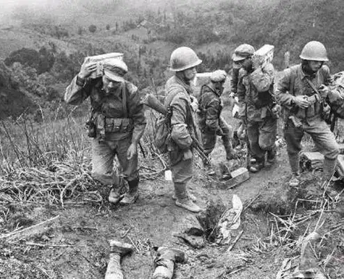 震撼心灵未公开的中越战争罕见黑白照