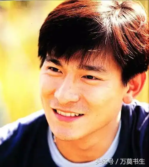 刘德华各个年龄段的照片,来看看什么时候的刘德华最帅呢