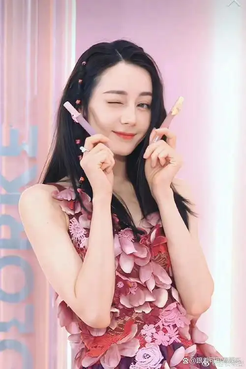 迪丽热巴冰激凌妆造型吸睛网友直呼不过瘾