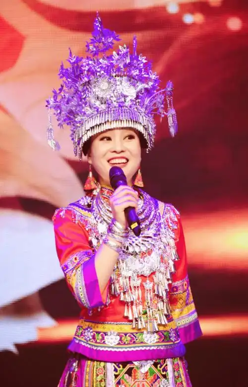 土家族青年女歌手,创作型音乐人,毕业于中国音乐学院 ,中国少数民族