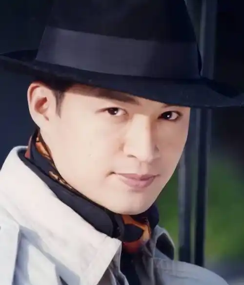 马景涛为医美站台捞金,嘴歪脸肿虚胖大变样,与娇妻新婚不足60天