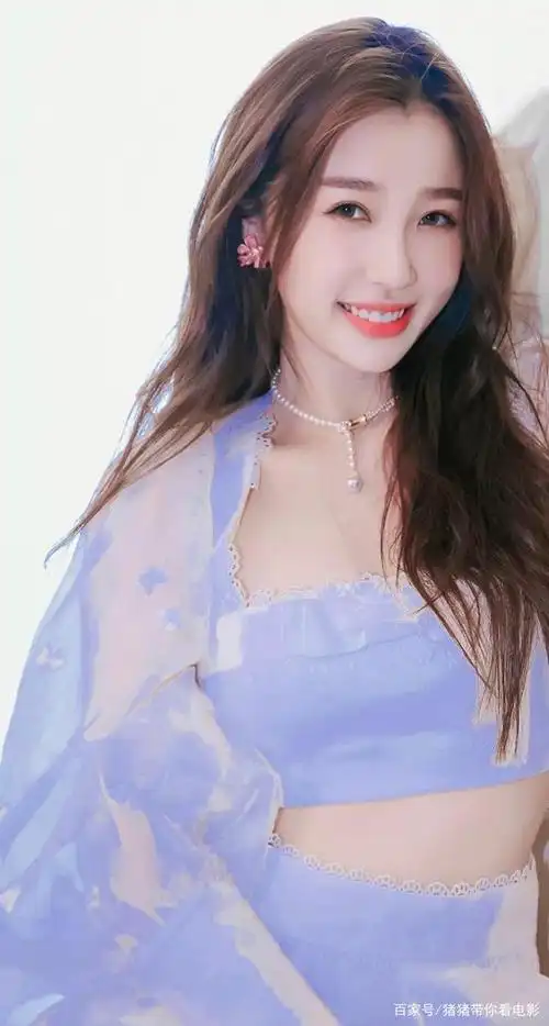 虞书欣调皮可爱天生丽质