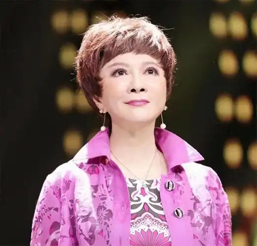 回顾从小品女王到被喊滚出春晚蔡明为何会落得今天这个下场