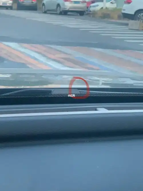 你们雅阁是用左雨刮的凸起的对线靠边停车距