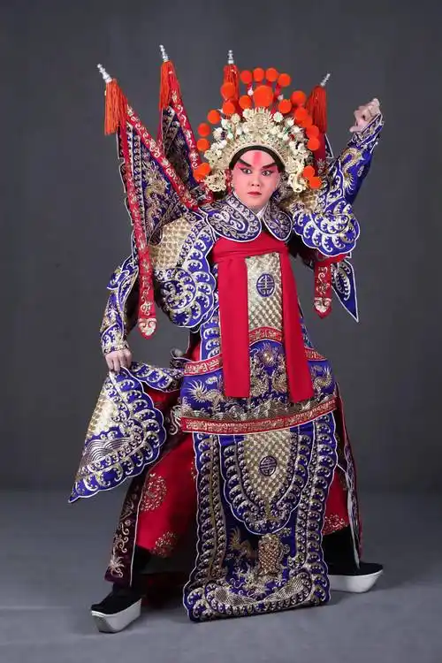 张幼麟,周龙,李铭,徐小刚等名家;曾拜著名京剧武生名家王立军为师;擅