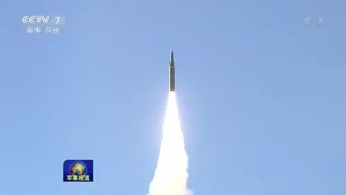 火箭军某旅演练多种新战法东风21c导弹夜间发射