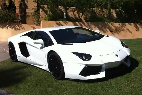 劳斯莱斯和宾利哪个档次高,世界名车排行榜前十名(全球顶级10大豪车