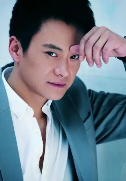 国家一级演员王斑,出道33年却不温不火,妻子曾是央视当红主持人