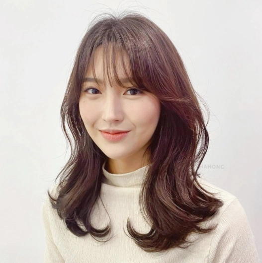 宋慧乔新画报中长发美翻(中长发发型2021年最新款)